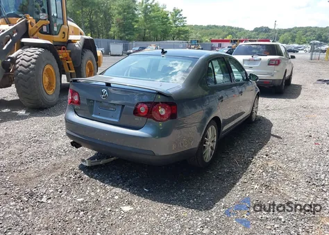 2008 Volkswagen Jetta Wolfsburg Edition z USA, uszkodzony, nr VIN 3VWRA71K58M182362